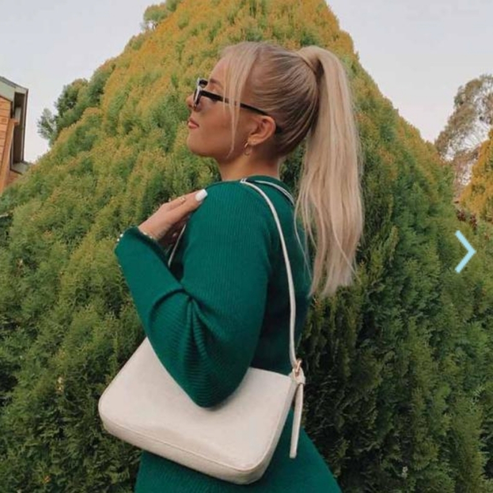 Zala beachy Blonde- Ponytail hair extension